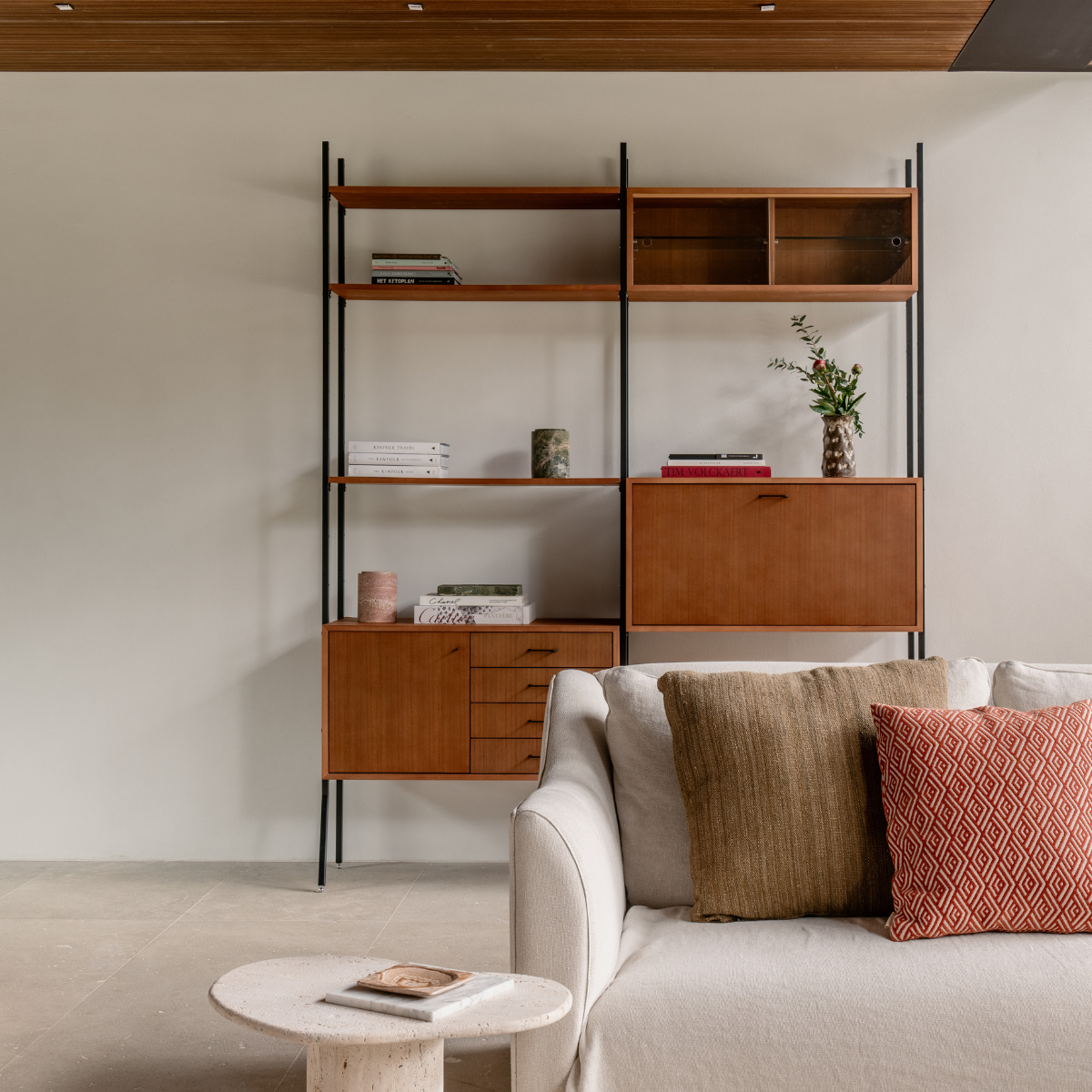 Zelf een vintage wandkast installeren: stap voor stap