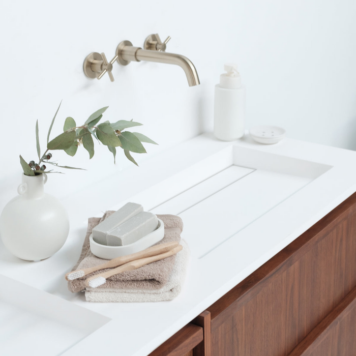 Badkamermeubel walnoot set met solidsurface wastafels