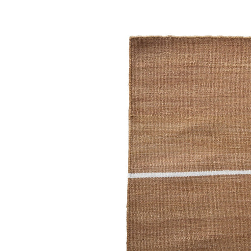 Lino tapijt in gebroken wit met mosterd kleur van dichtbij.ALT