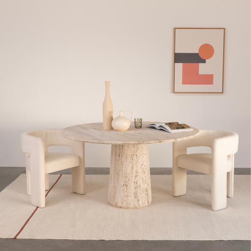 Lino tapijt gecombineerd met meerdere meubels in een eetkamer.ALT