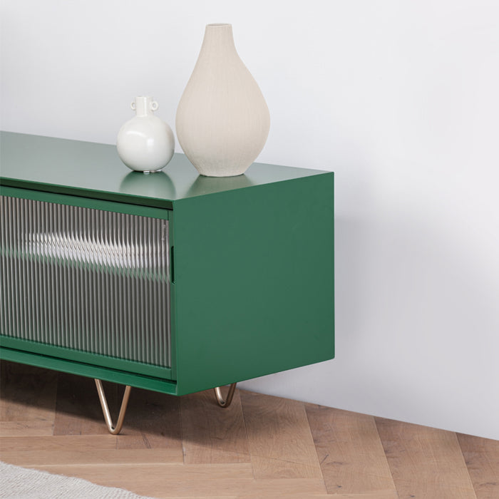 Houd je TV en accessoires netjes geordend met de Oskar TV kast - 150 cm breed - Groen met Glazen deuren.