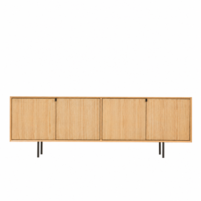 Retro dressoir Salvin eik 200 cm – warme belichting en zachte raamschaduw