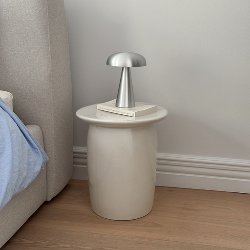kivo-latte-bijzettafel-furnified-sfeerbeeld.ALT