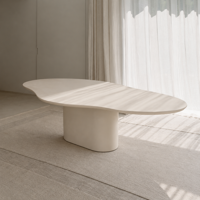 Organischer Esstisch - Cian - Betonoptik - StoneSkin - Latte