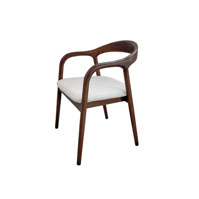muret-eetkamerstoel-donkerwalnoot-furnified-sfeerbeeld-zijaanzicht