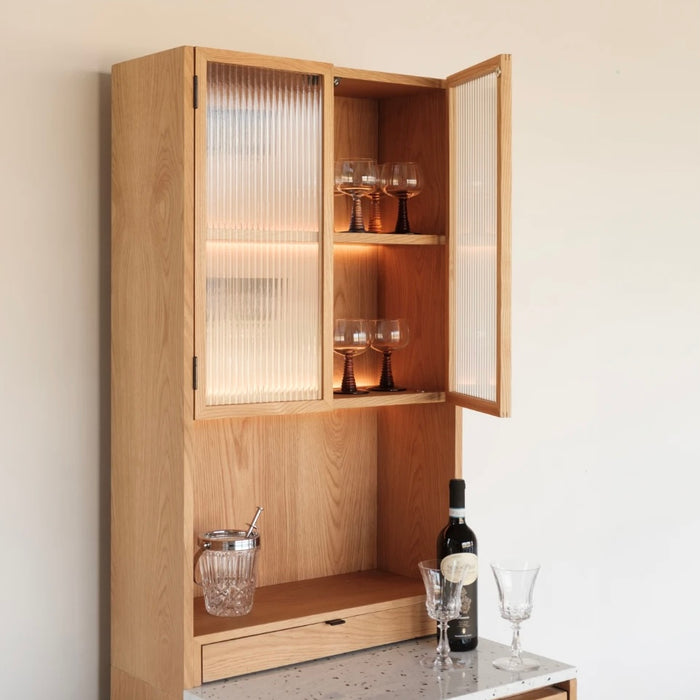 Moderne wijnopbergkast met koeling voor thuis