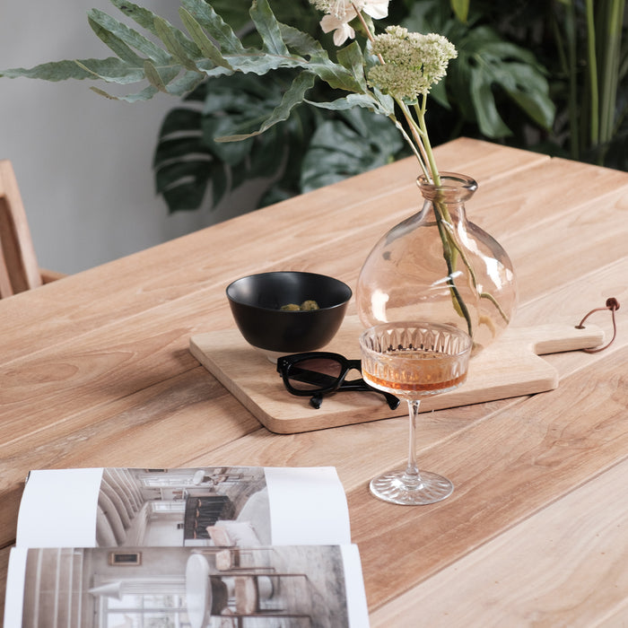 Rechteckiger Gartentisch aus Teakholz – schwarzer Rahmen