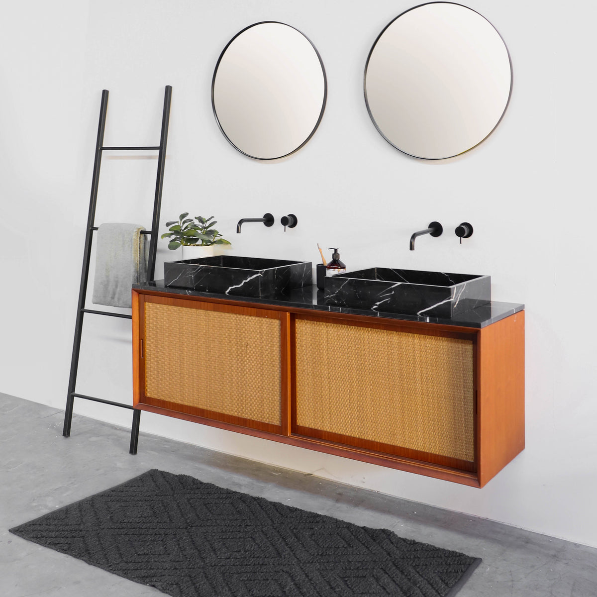 Vintage bathroom furniture - Black Marble washbasin - Teak- Wicker (15 —  Furnified