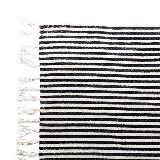 zwart wit strepen tapijt nevis furnified